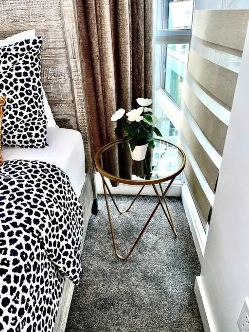 Stunning Condo Wit Amazing View 5Mins From Cntower Τορόντο Εξωτερικό φωτογραφία