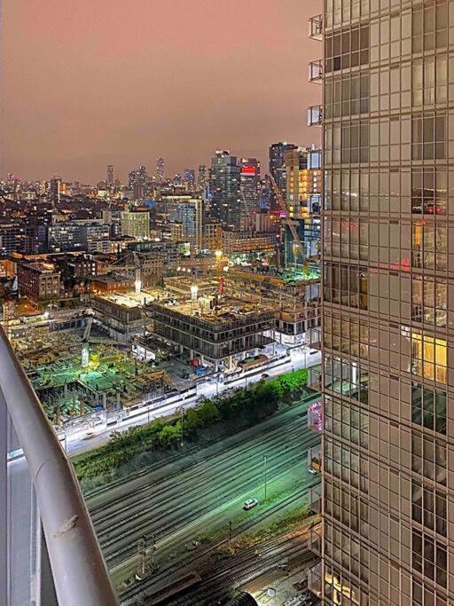 Stunning Condo Wit Amazing View 5Mins From Cntower Τορόντο Εξωτερικό φωτογραφία